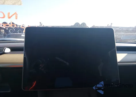 2022 Tesla Model Y Long Range Dual Motor All-Wheel Drive z USA, uszkodzony, nr VIN 7SAYGDEEXNF329245